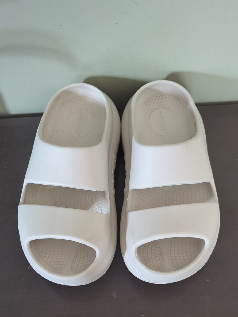 Oofos Off White Recovery Slide Sandals - Comfortable Slip-On Women's 9